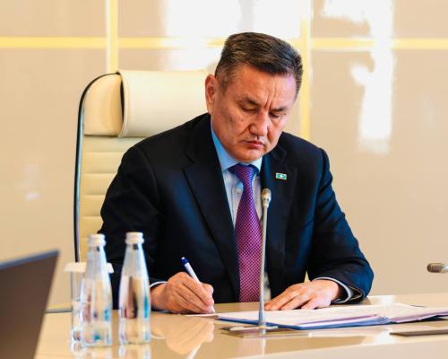 Аким ВКО поблагодарил педагогов и ветеранов образования за их труд
