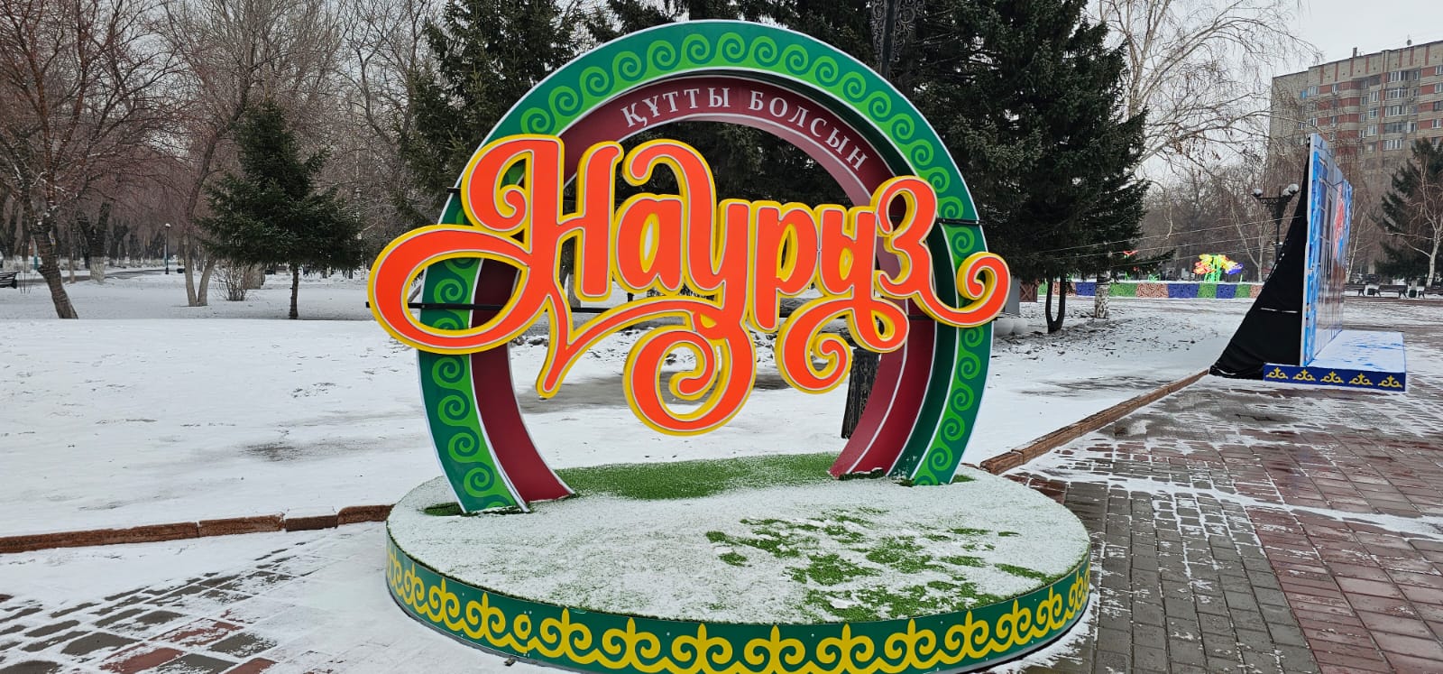 Усть-Каменогорск продолжают украшать к Наурызу