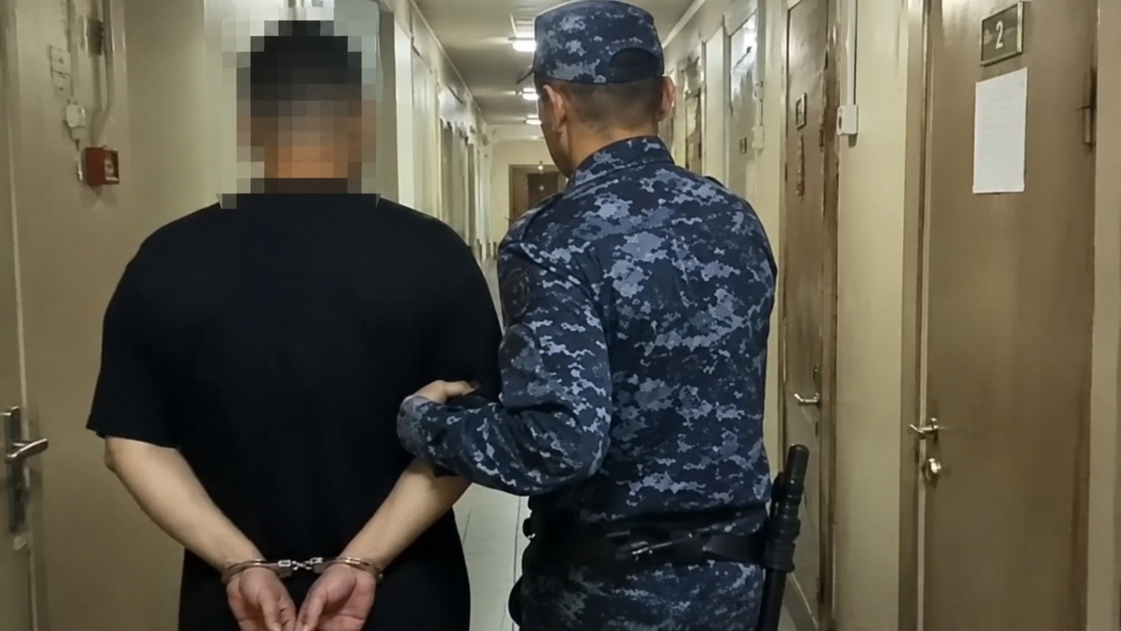 В Астане мужчину арестовали за непристойное поведение в парке