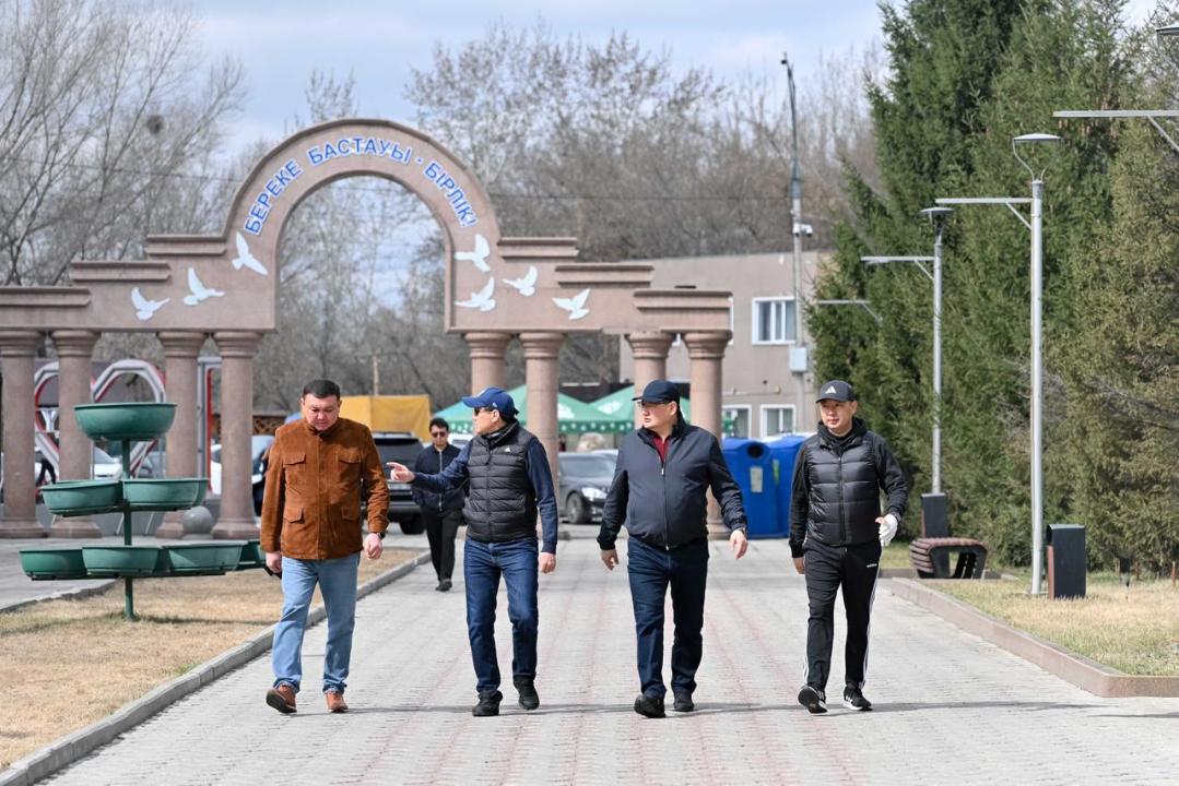 В Семее продолжается масштабная экологическая акция с участием тысяч жителей