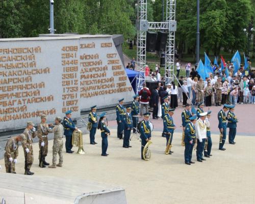 В Усть-Каменогорске у Вечного огня почтили память погибших в годы войны