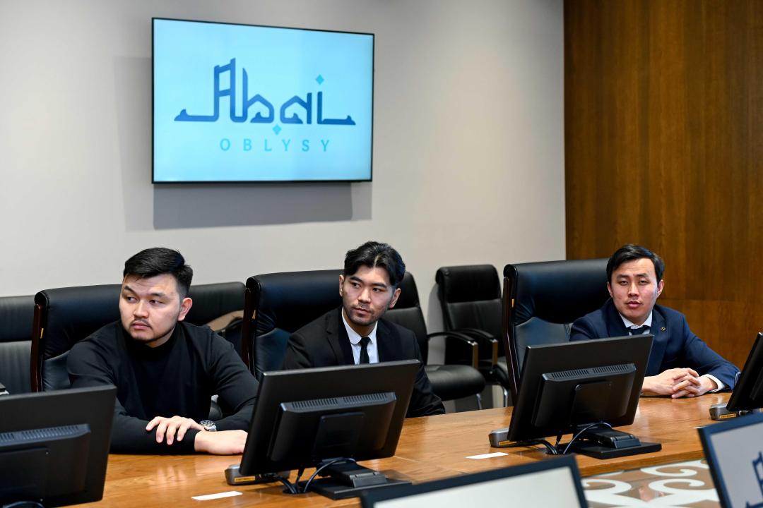 Аким области встретился с айтыскерами и деятелями искусства