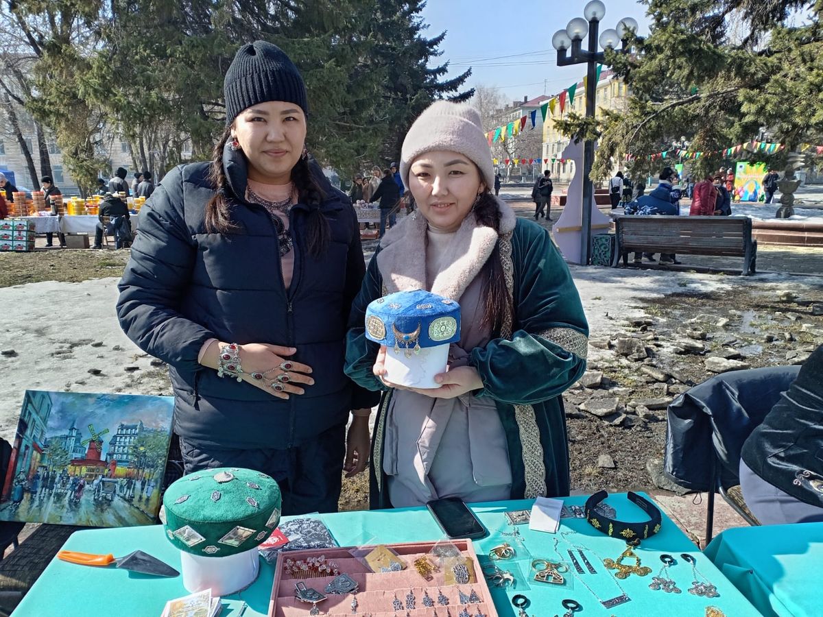 В Усть-Каменогорске начинается празднование Наурыза у Дома дружбы