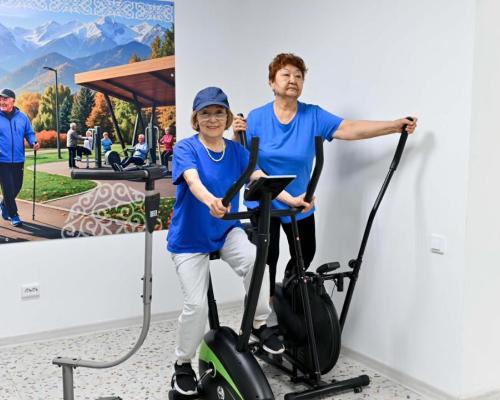 Аким области Абай посетил центр соцуслуг в Семее