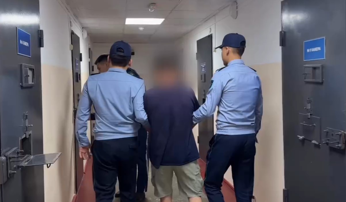 В ВКО на женщину напали с ножом в общественном месте