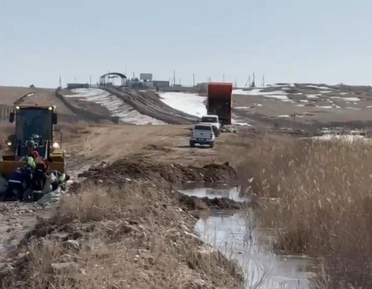 В Костанайской области на границе с РФ оперативно устранили перелив на реке Желкуар