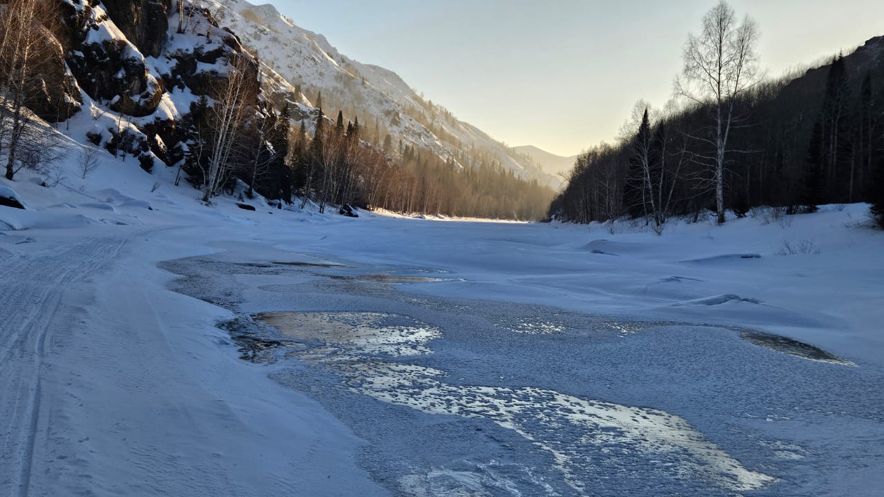 После сильных морозов в ВКО стали доступны маршруты по руслу Горной Ульбы