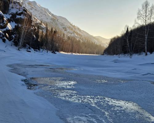 После сильных морозов в ВКО стали доступны маршруты по руслу Горной Ульбы