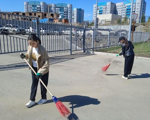 В Усть-Каменогорске прошёл семейный субботник