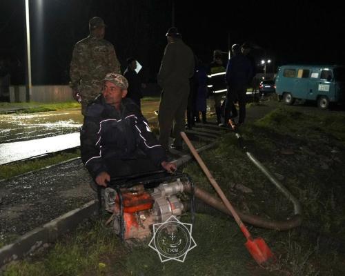 Ливень подтопил улицы Кентау: откачано более 2,4 тыс. кубометров воды