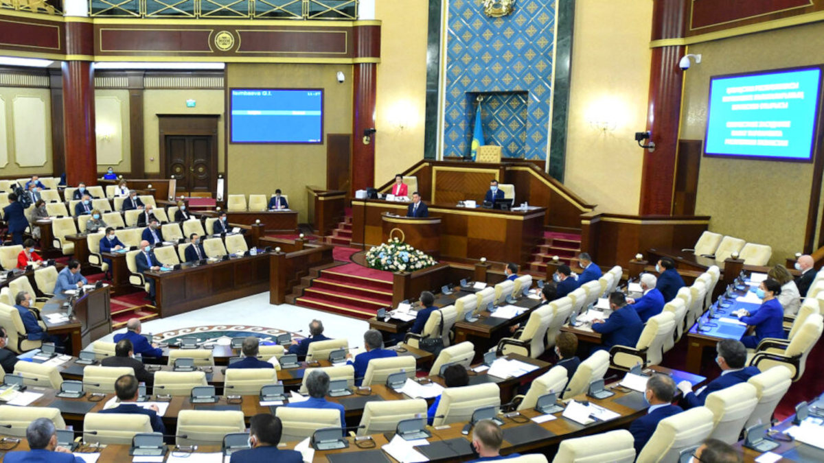 Парламент рассмотрел законопроект о новом Народном совете Казахстана