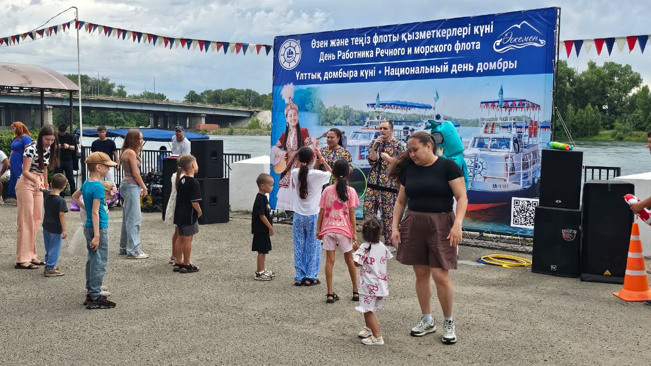 В Усть-Каменогорске провели парад судов