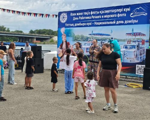 В Усть-Каменогорске провели парад судов 