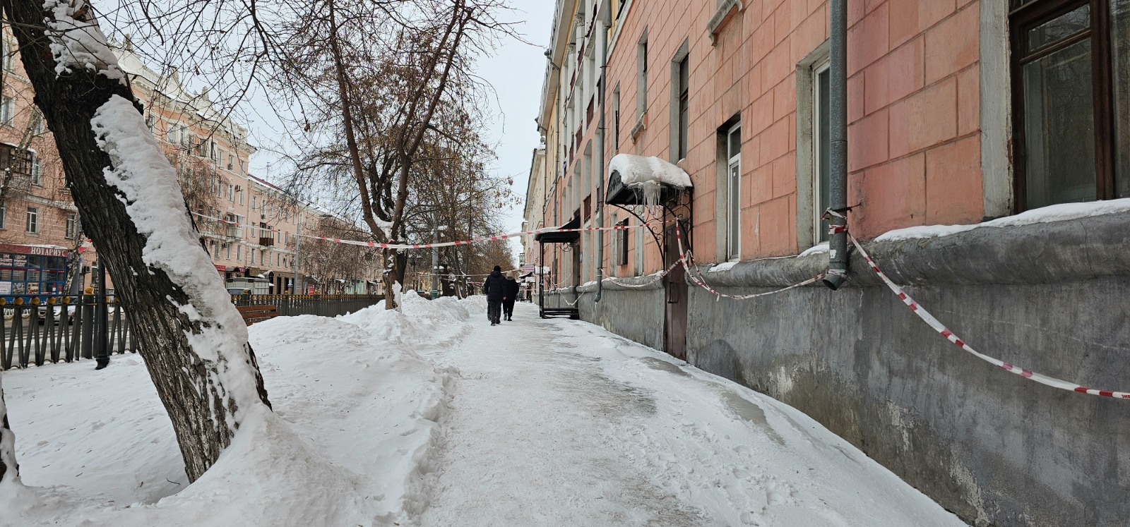 Можно ли в вопросе очистки крыш домов от опасной наледи  найти крайнего?