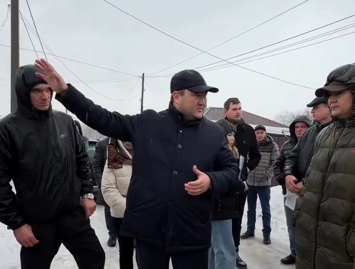 Аким Усть-Каменогорска встретился с жителями разрушающихся домов