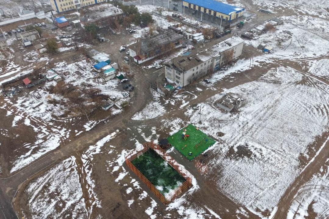 В Семее обустроили детскую игровую и спортивную площадки