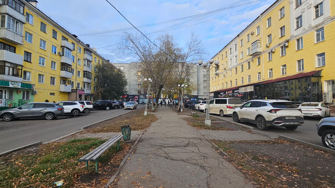 В Усть-Каменогорске фасады зданий возле оптового рынка предложили украсить подсветкой