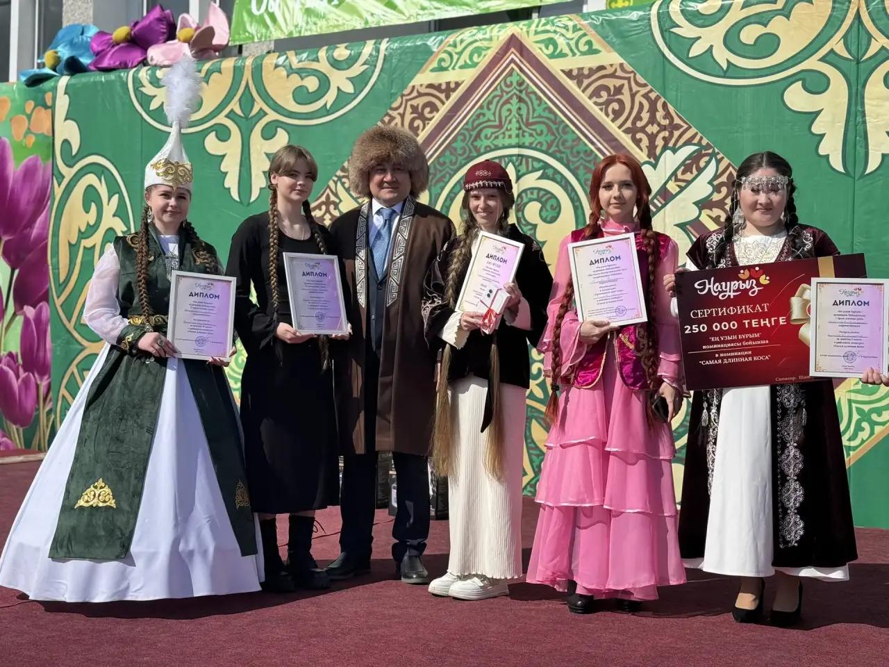 В районе Алтай названы победительницы конкурсов «Самая длинная коса», «Наурыз қыз» и «Национальный стиль»