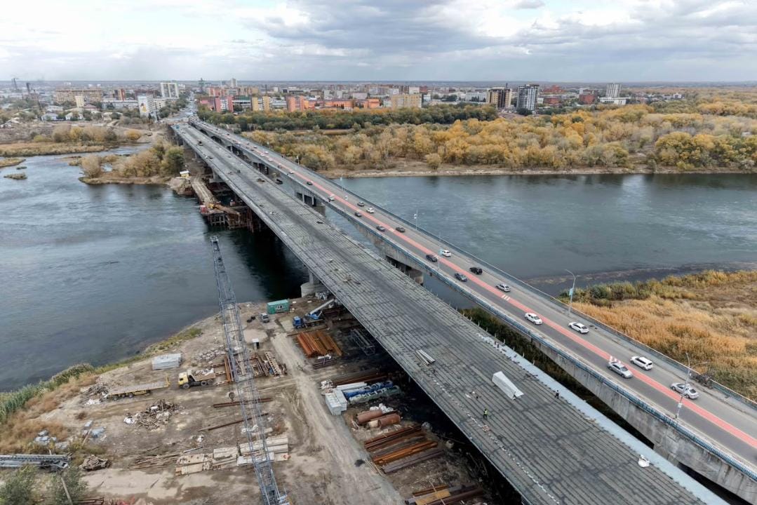 В Семее завершается строительство нового четырехполосного моста