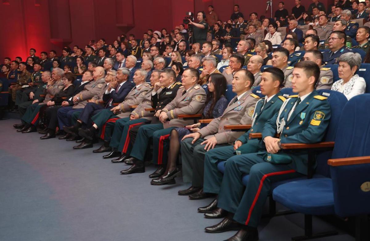 Новые генеральские звания и ордена: в Астане чествовали военнослужащих