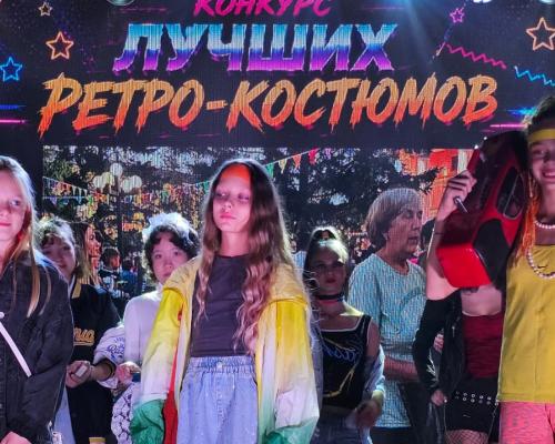 Музыка, танцы и ностальгия: в Усть-Каменогорске организовали ретро-вечеринку