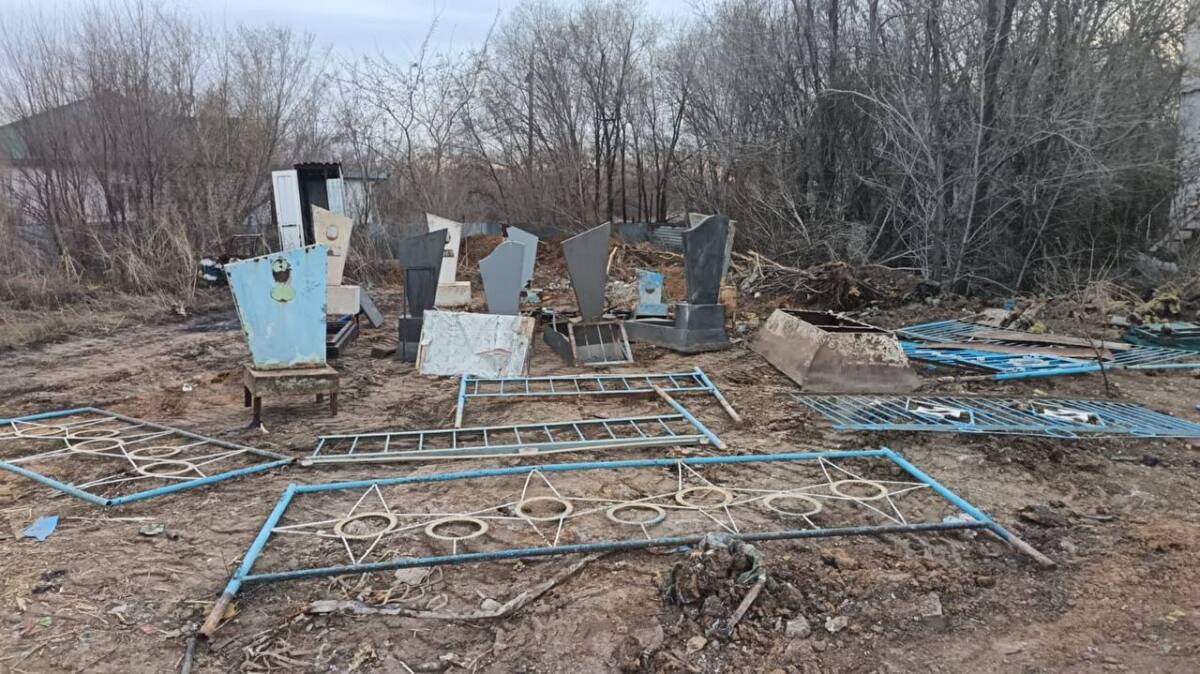 В Астане раскрыли кражу могильных ограждений: найден нелегальный пункт приема