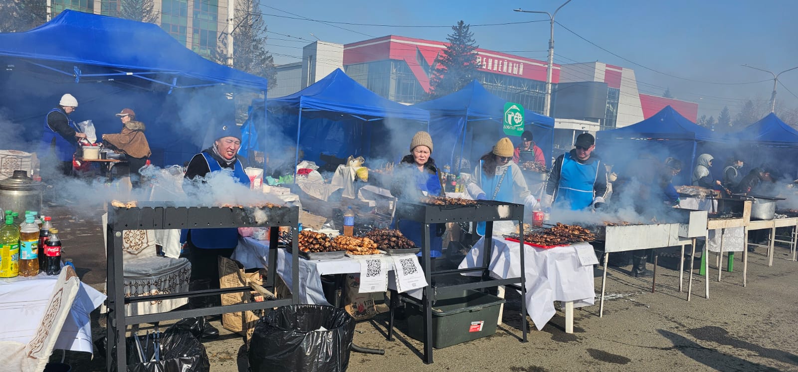 В Усть-Каменогорске на площади Республики начинается народное гулянье в честь Наурыза