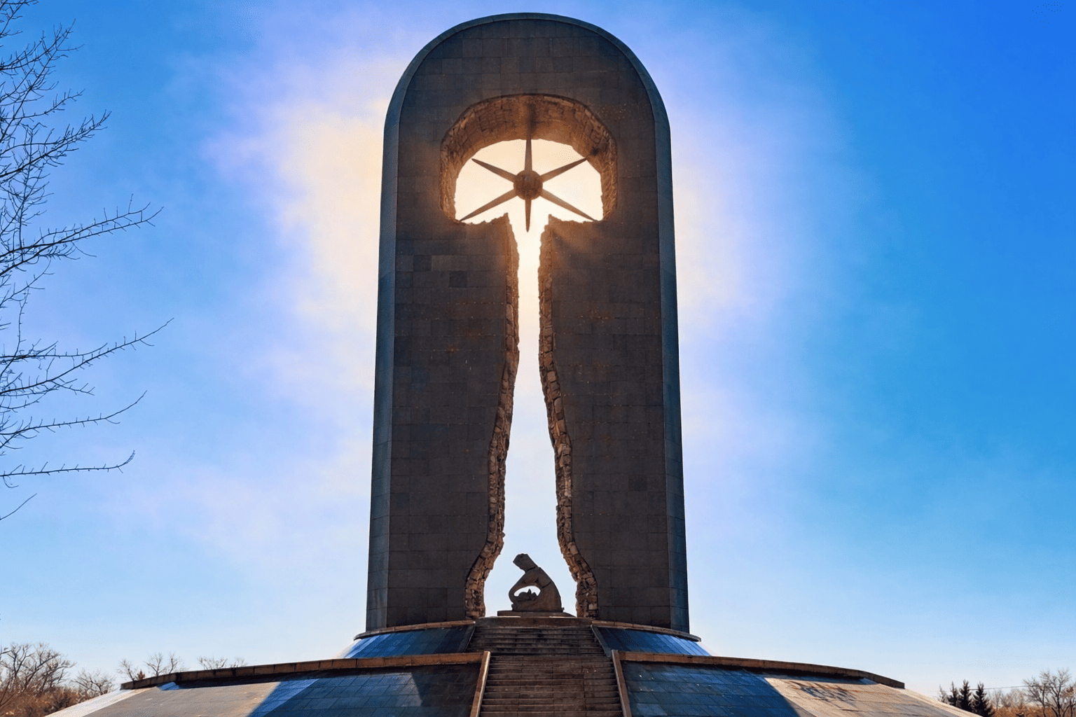 В Семее обновляют остров Бейбитшилик перед памятными мероприятиями