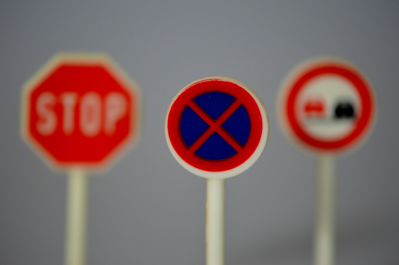 Хаотичная парковка во дворах Алматы мешает работе экстренных служб