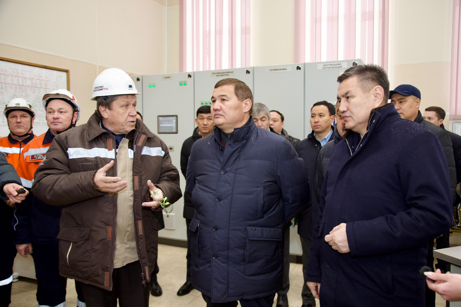 Вице-премьер предложил поднять зарплаты работникам Бухтарминской ГЭС