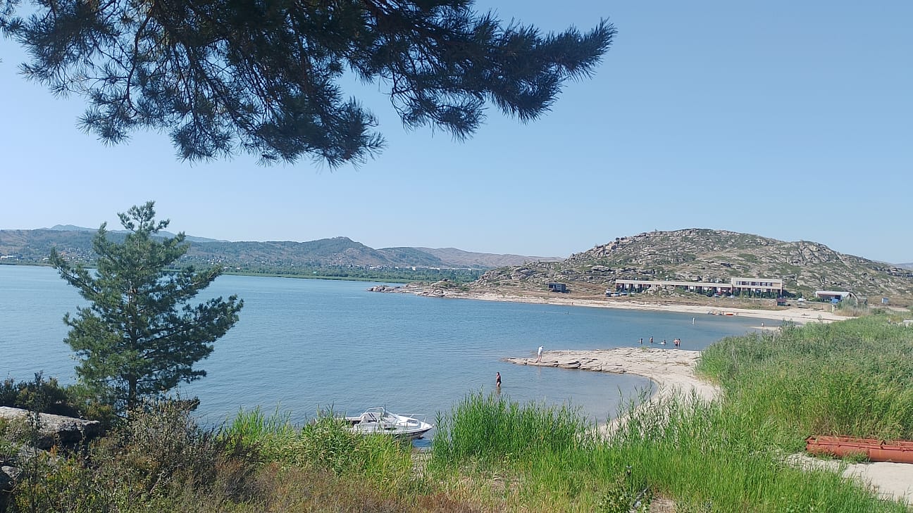 На побережье Бухтарминского водохранилища в районе Мохнатки провели субботник 