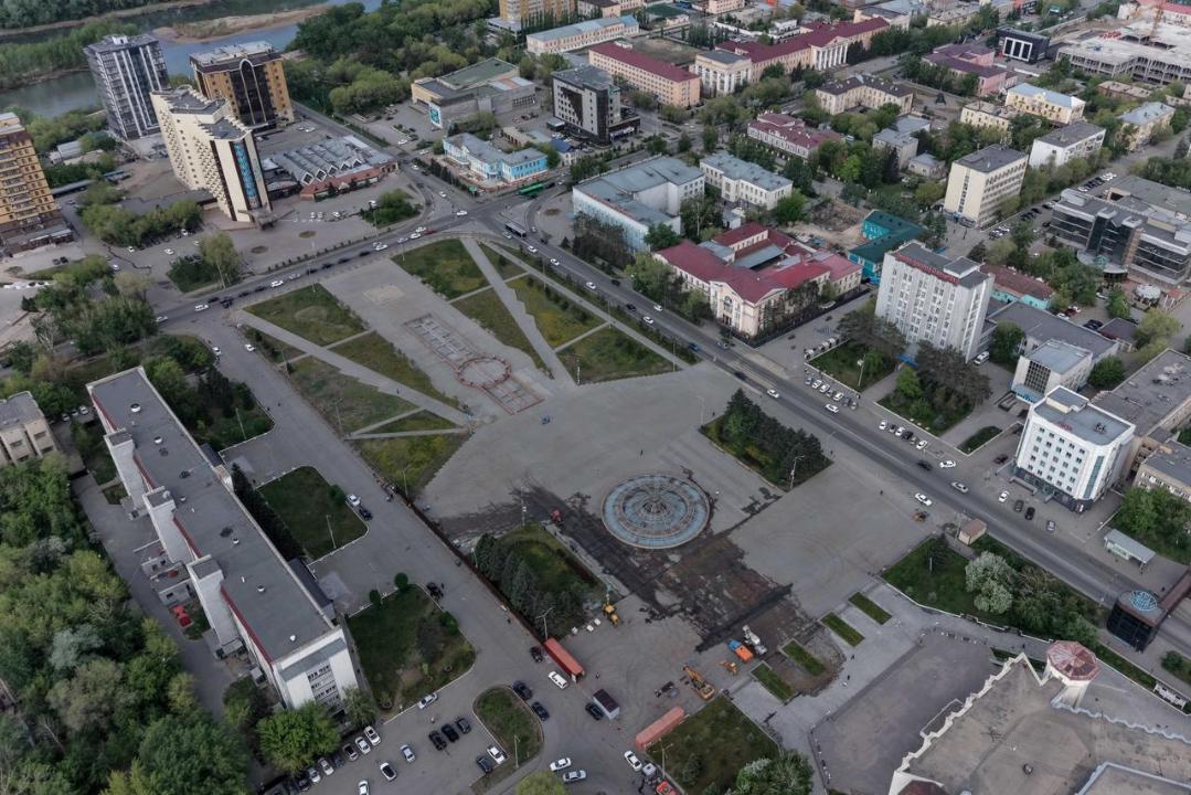В Семее реконструируют центральную площадь и обновляют фасады зданий