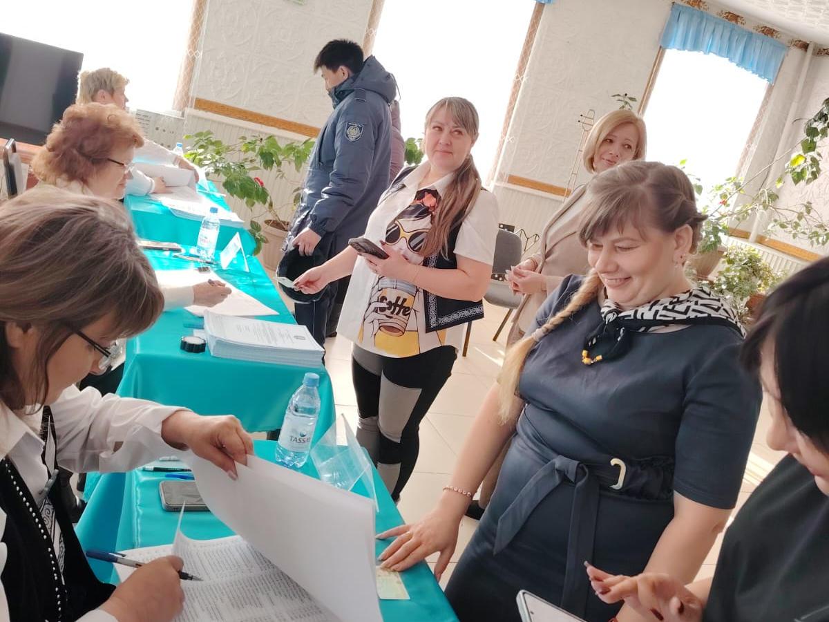 ВКО. В Глубоковском районе жители активно идут на избирательные участки