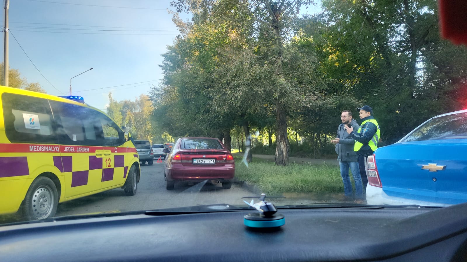 В Усть-Каменогорске автомобиль скорой помощи попал в ДТП