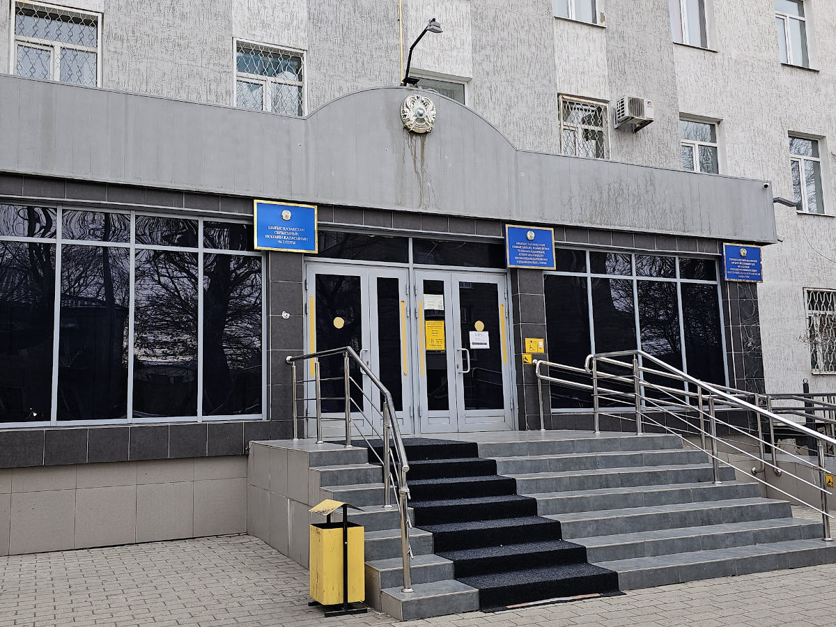 В Усть-Каменогорске продолжается рассмотрение дела Жаксылыка Омара в суде
