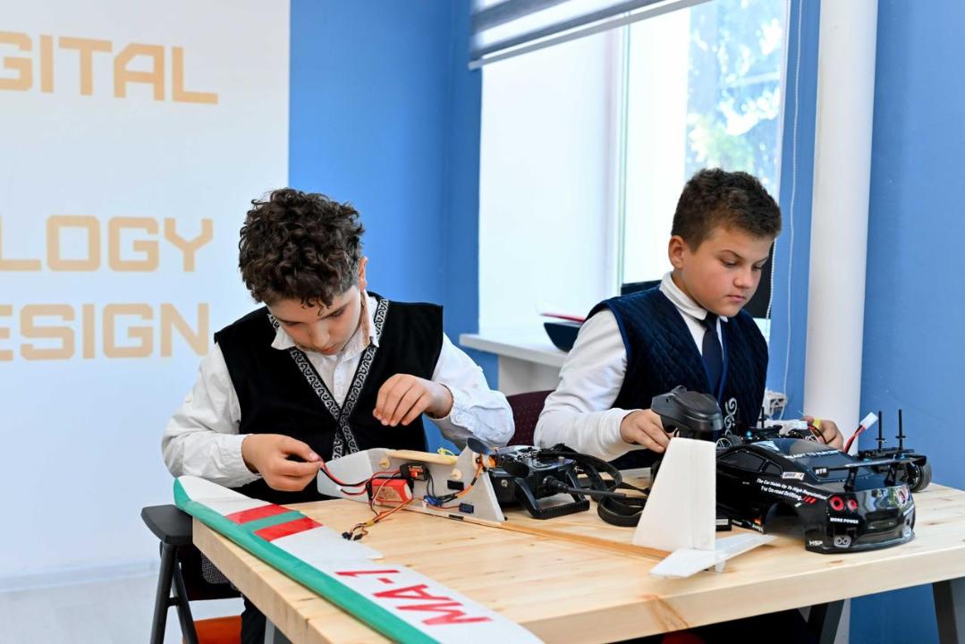 В Аягозе расширяют возможности для детей: новые кружки и цифровые технологии