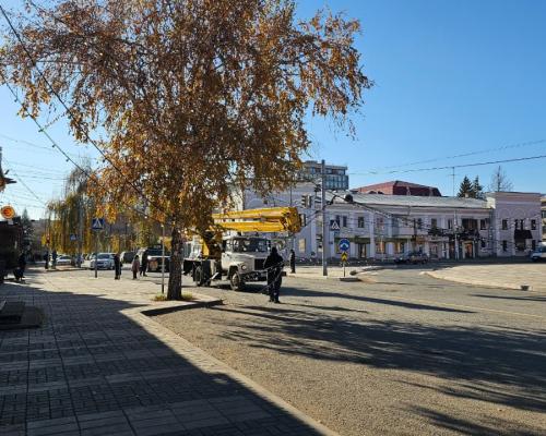«Звёздное небо» не выдержало: в Усть-Каменогорске снимают гирлянды
