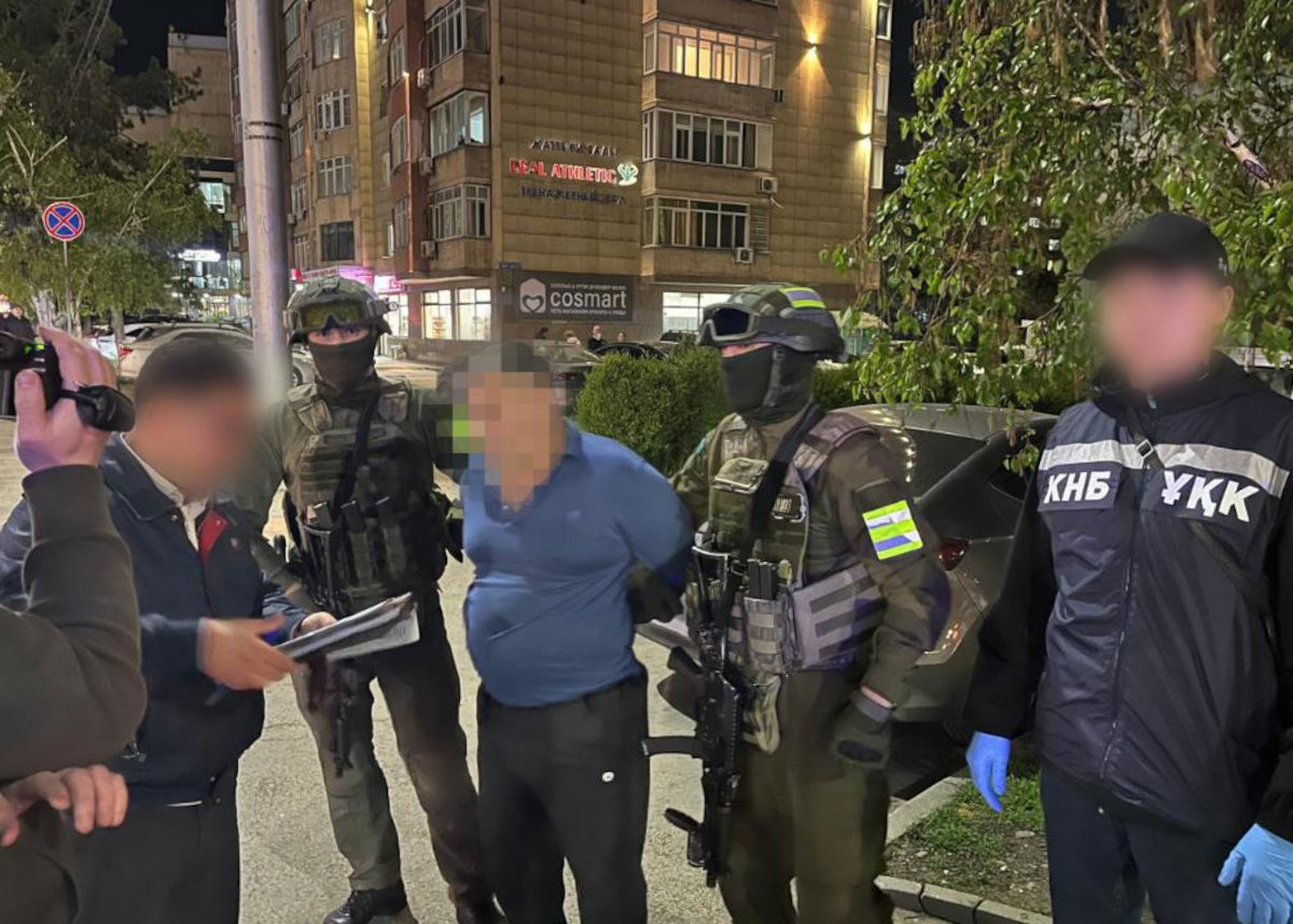 Иностранец пытался провезти через Актау килограмм опия внутри организма