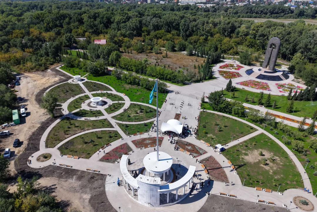 В Семее открыли Площадь государственных символов