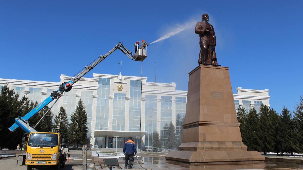 В Усть-Каменогорске привели в порядок памятники