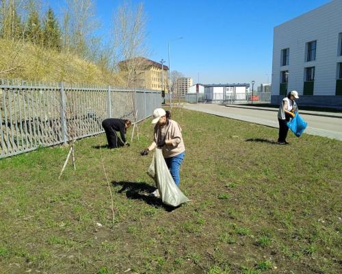 В Усть-Каменогорске прошёл семейный субботник