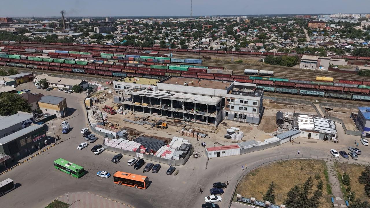 В Семее реконструируют железнодорожный вокзал: площадь увеличат почти в полтора раза