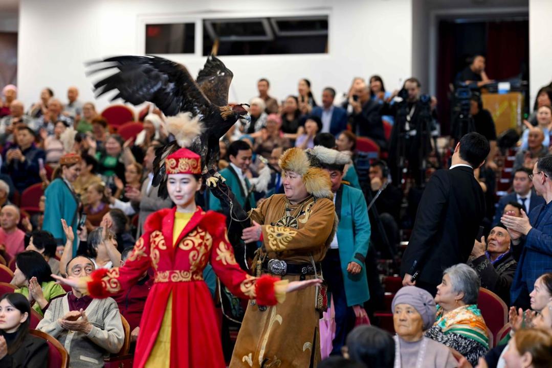 В Семее проходит республиканский командный айтыс