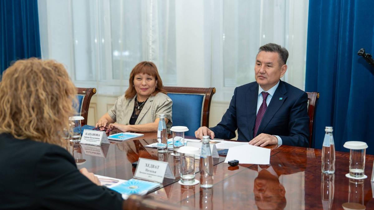 Аким ВКО провел встречу с руководством израильского медицинско-образовательного центра