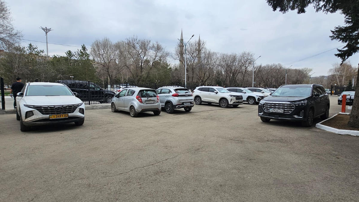 Усть-Каменогорск. При каких условиях жители многоэтажек могут рассчитывать на расширение парковок?