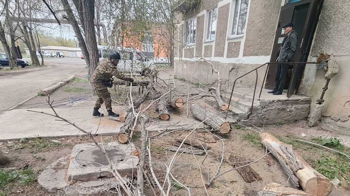 Штормовой ветер повредил дома и школу в Карагандинской области