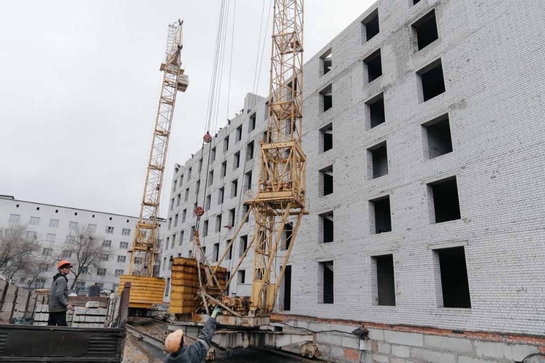 Берик Уали поручил усилить контроль за строительством в области Абай