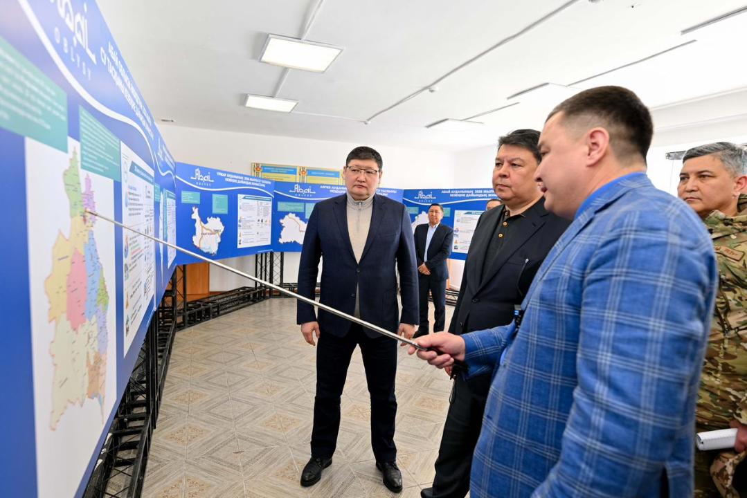 Вице-премьер Канат Бозумбаев ознакомился с ходом противопаводковых мероприятий в области Абай