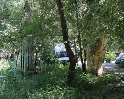 В Усть-Каменогорске спорят о судьбе бывшей детской площадки, отданной под застройку