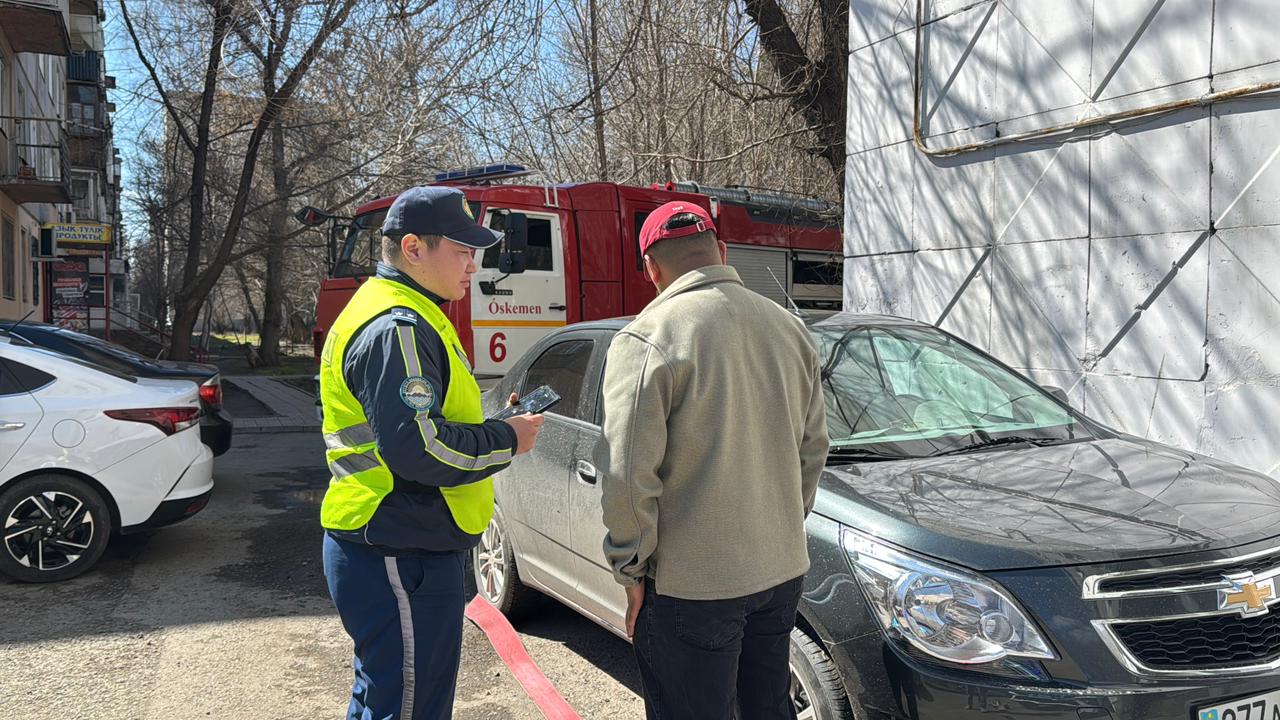 В Усть-Каменогорске сотрудники полиции и службы по ЧС провели совместный рейд на дорогах